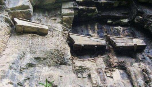 沈陽墓地講述懸棺葬