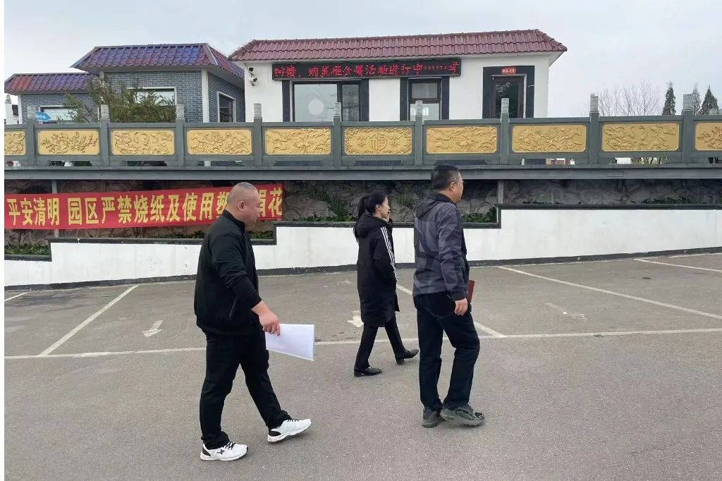 望花區(qū)民政局領(lǐng)導(dǎo)蒞臨遼寧福山公墓視察指導(dǎo)工作