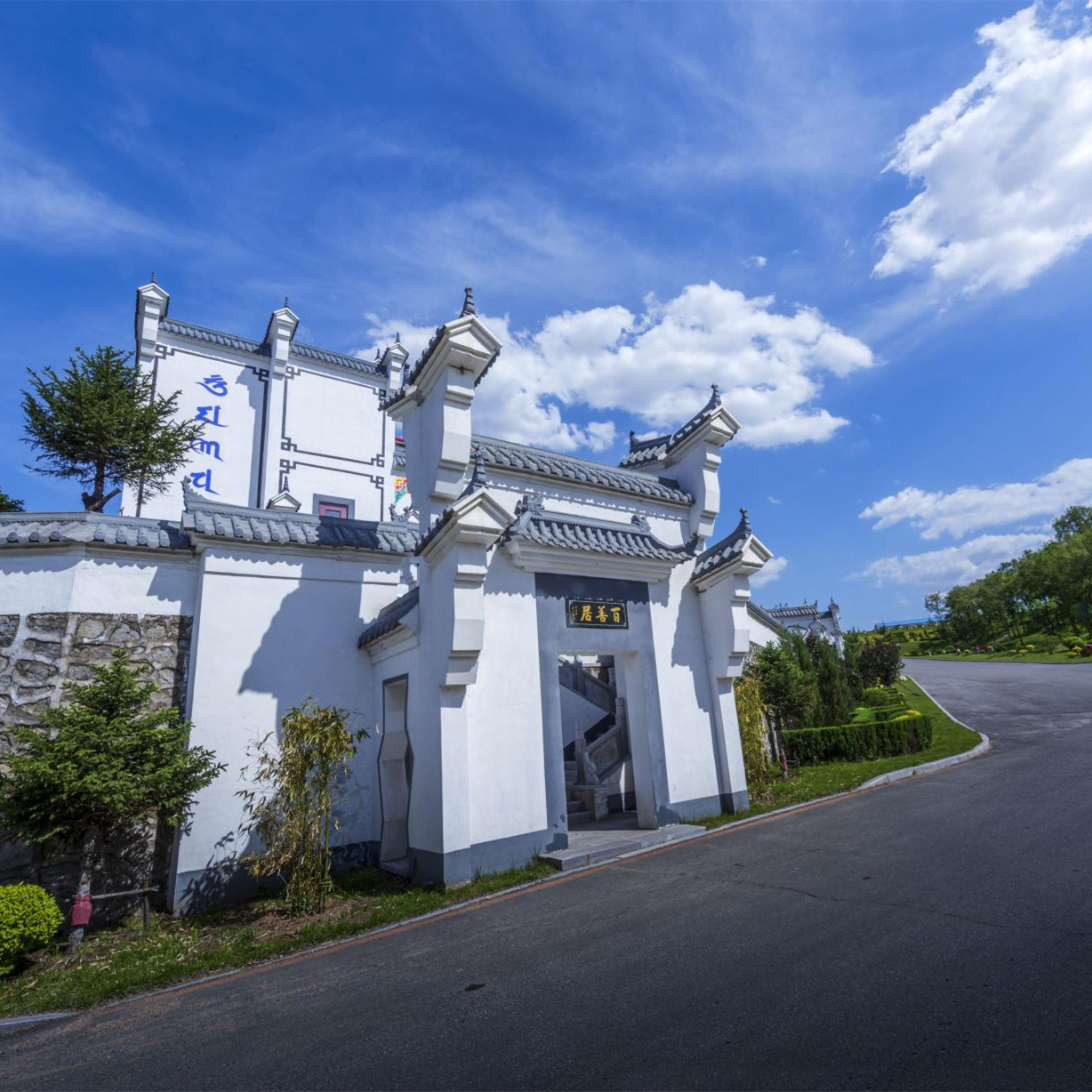  最近聽見有家屬說要提前買墓位，·但是有家人勸說，說提前購買墓位不好，還有一些人說，人沒離世之前是不能買墓地的。隨著沈陽墓園價格每年遞增，想提前購買墓地的家屬不知該如何分辨，沈陽墓園到底能不能提前購買墓地，需要什么手續(xù)？